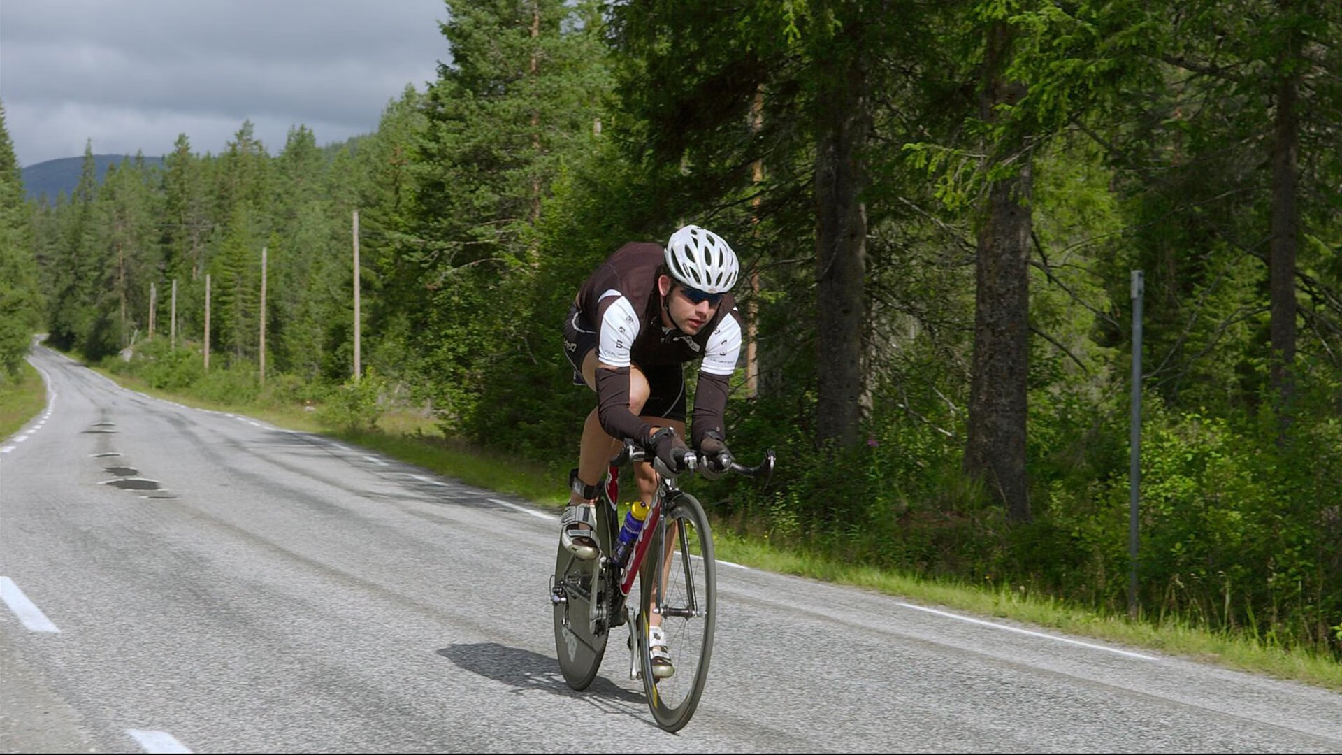 基层足球缺乏长效机制，足球训练存在的问题