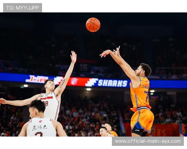 篮球明星“绝杀三分”点燃赛场火花! 篮球明星“绝杀三分”点燃赛场火花!