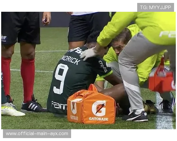 恩德里克内切抽射打门，门将飞身扑出，恩里克球员时期